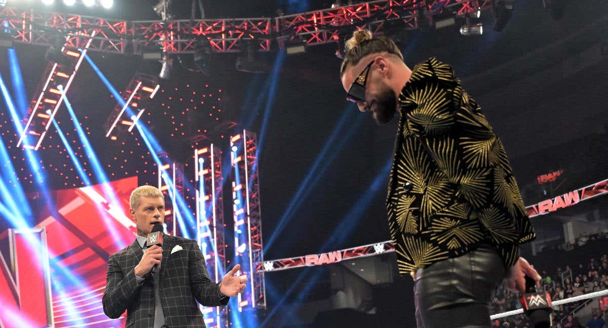Cody Rhodes y Seth Rollins, durante WWE Raw.