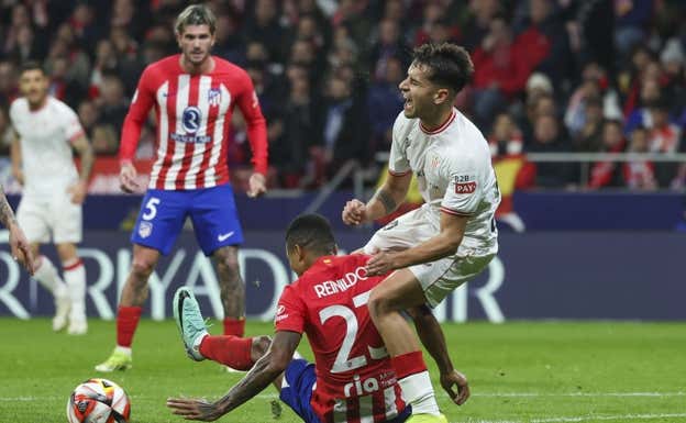 Reinildo cometió un penalti claro.  EFE