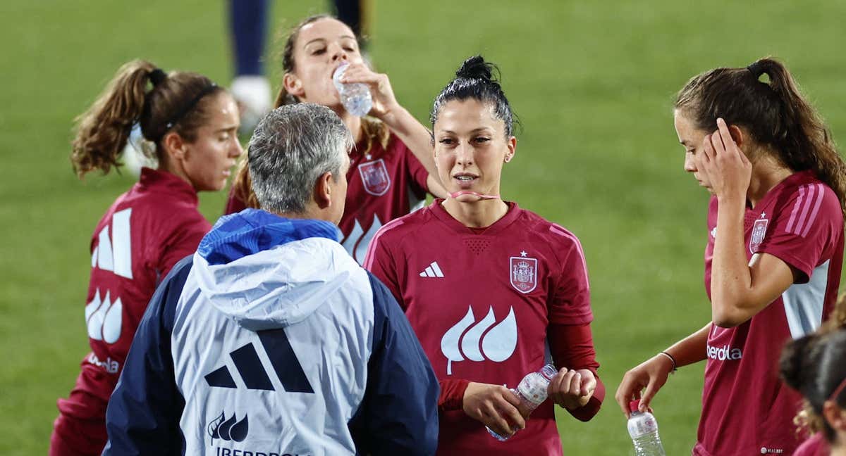 La selección femenina, en un entrenamiento./EFE