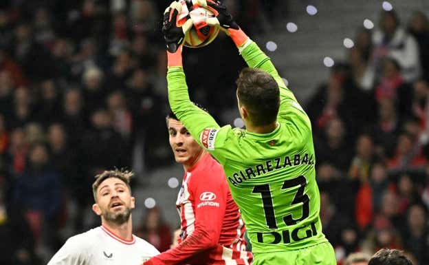 Agirrezabala, clave en la victoria visitante.  AFP