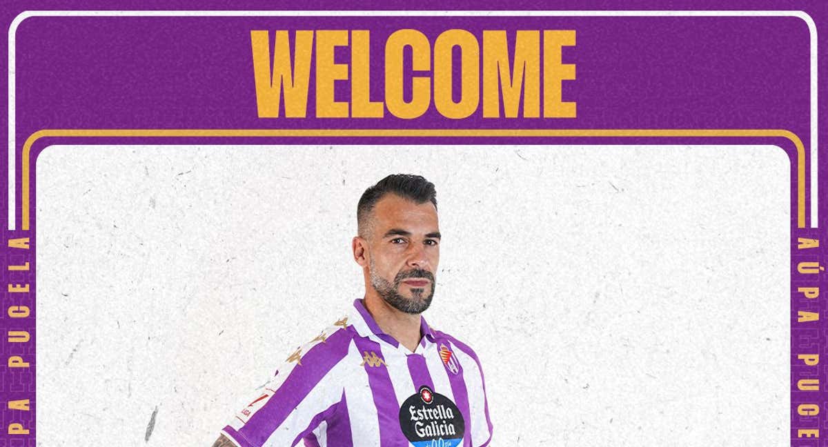 Alvaro Negredo posando con su nueva camiseta /Redes sociales Real Valladolid