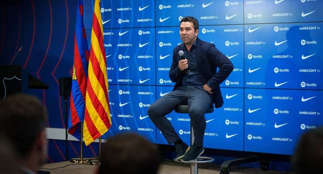 Deco: «Vender a Araujo y De Jong para fichar a Mbappé sería empeorar la plantilla«