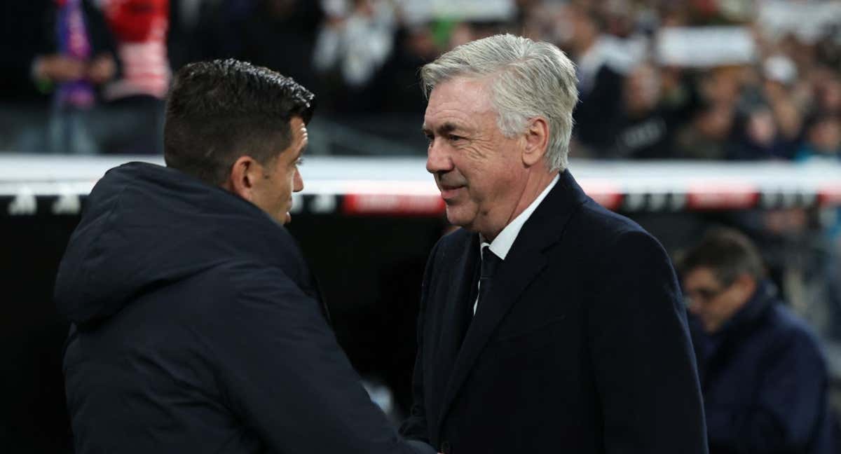 Ancelotti, junto a Míchel./REUTERS