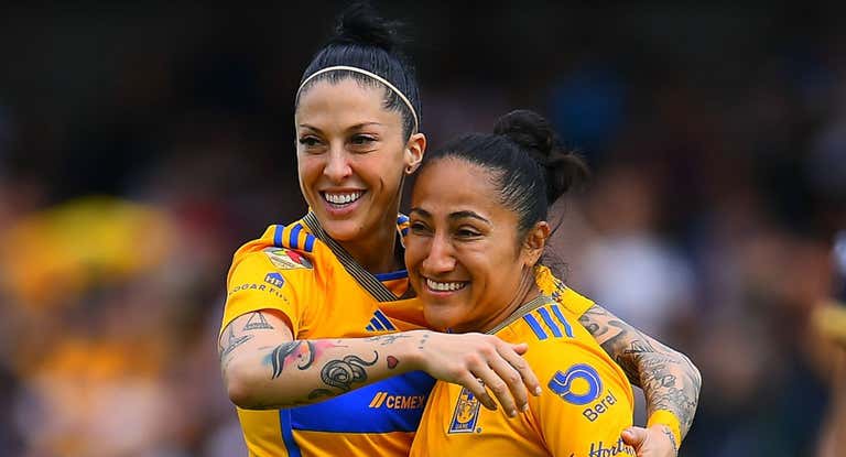 Jenni Hermoso celebra un gol con Tigres.
