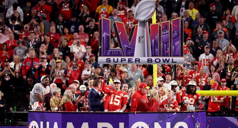 Los jugadores de los Chiefs celebran el triunfo en la Super Bowl.