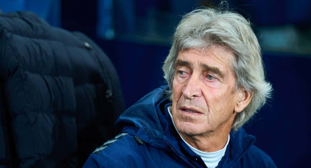 Manuel Pellegrini, en el banquillo del Nuevo Mirandilla el pasado viernes.