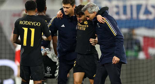 Brahim se va lesionado después de marcar el gol de su vida