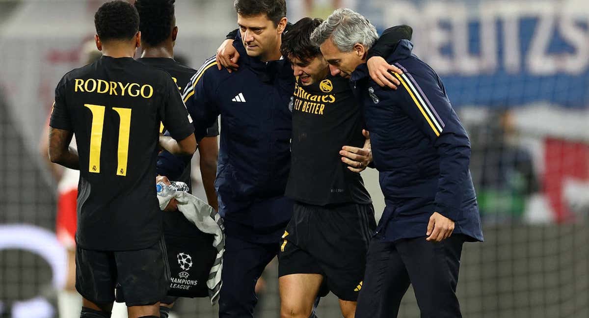 Brahim se retira lesionado contra el Leipzig.