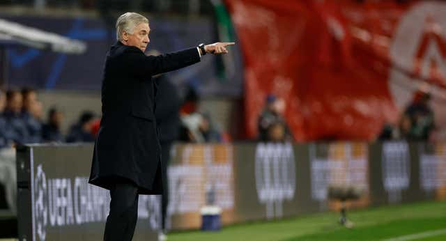 Ancelotti y el invento de Tchouameni como central: “Le conté que es una emergencia, a ver qué me dice cuando no la haya”