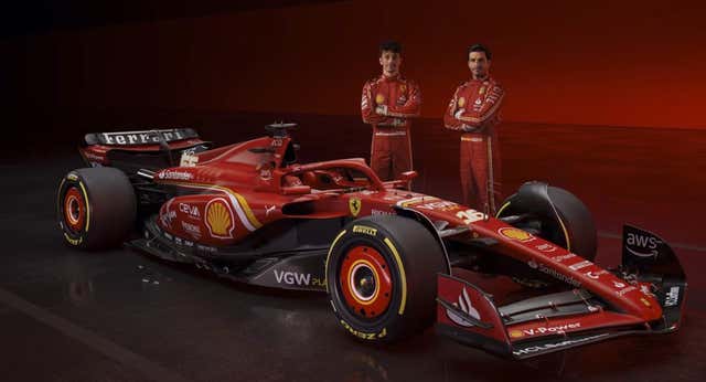 Carlos Sainz vive ante la prensa el primer chaparrón del año en Ferrari