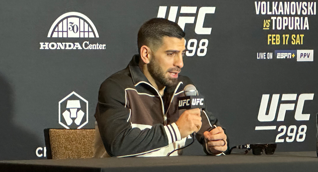 Ilia Topuria, confiado a pocas horas del UFC 298: «Voy a machacar a Volkanovski en el primer round»