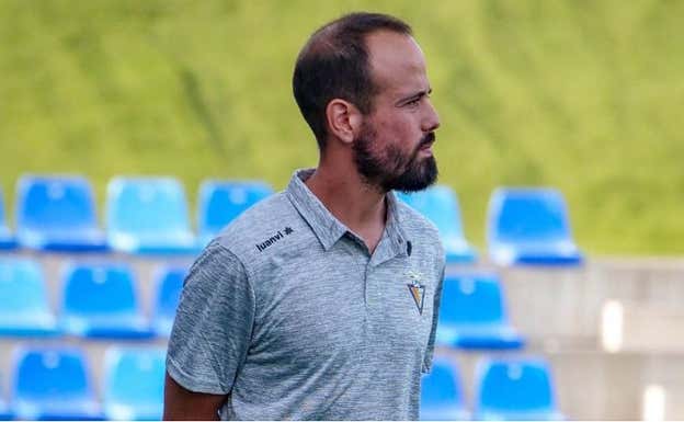 Genis Sampietro entrenador del Juvenil A del CF Badalona SAD