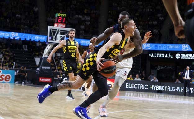Kyle Guy. Emilio Cobos