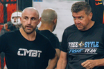 El giro de 180º en la vida de Joe López, el entrenador español de Volkanovski: «No quiero mala gente en mi equipo, para eso tengo la noche»