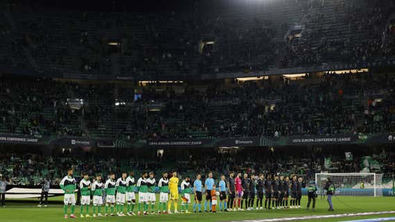 Panorámica de un Benito Villamarín semivacío para la Conference League./Reuters