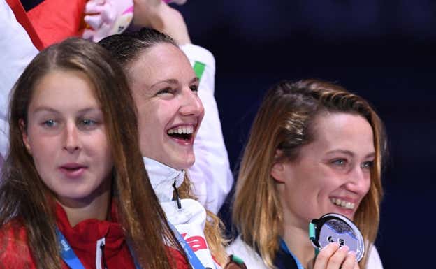 Mireia Belmonte, con el bronce, en los 400 estilos en Budapest 2017.  AFP