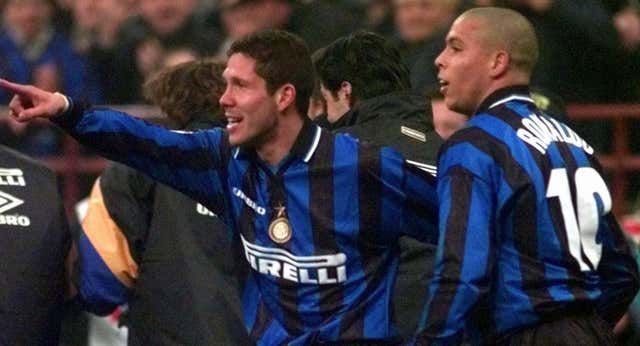 Simeone y un recuerdo imborrable en el vestuario del Inter: “Casi se desmaya del cansancio”