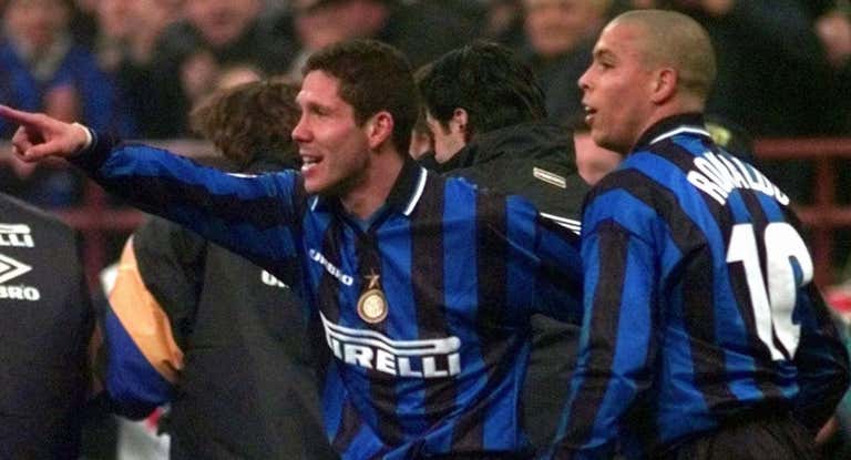 Simeone junto a Ronaldo Nazario durante su etapa en el Inter de Milán.