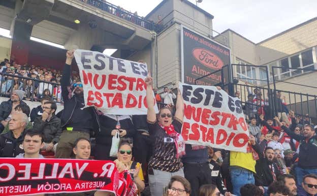 Protestas en el Rayo-Real Madrid contra la mudanza del Estadio de Vallecas.