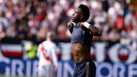 Vinicius se lamenta durante el partido ante el Rayo. /EP