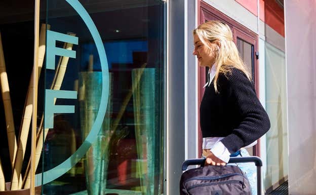 Alexia Putellas llegando a la concentración de la Selección.  RFEF