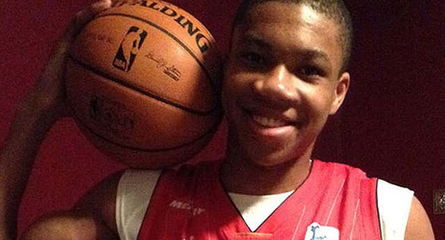 Cuando Antetokounmpo pudo jugar con el Basket Zaragoza: «O le metía de polizón en un barco o no le podía traer»