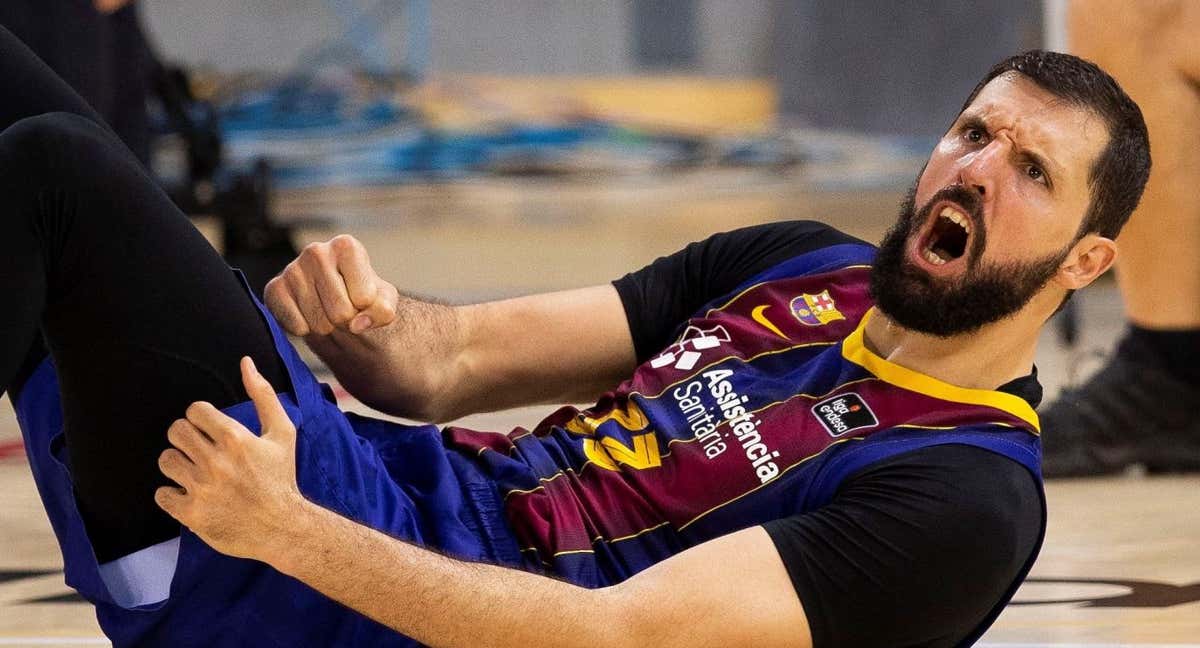 Nikola Mirotic, durante su etapa en el Barcelona, en un Clásico contra el Real Madrid.