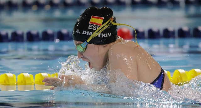 Acento almeriense y disciplina ucraniana: así es Tasy Dmytriv, la precoz bicampeona del mundo de la natación española