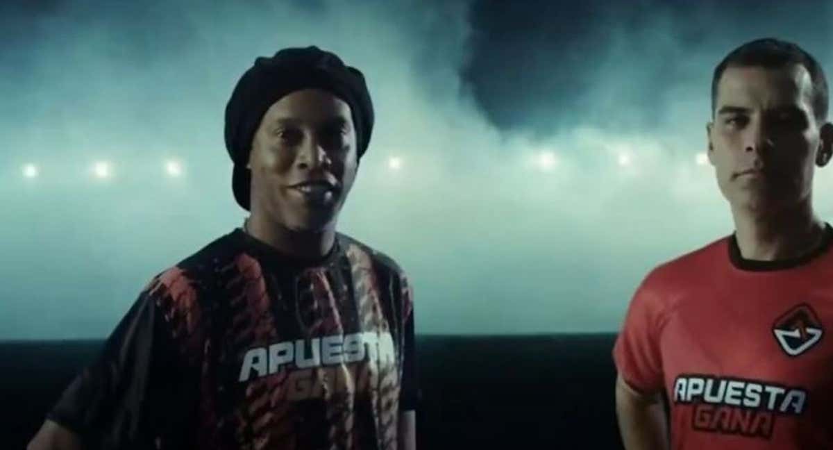 Ronaldinho y Rafa Márquez, imagen de apuestagana.mx en diciembre.