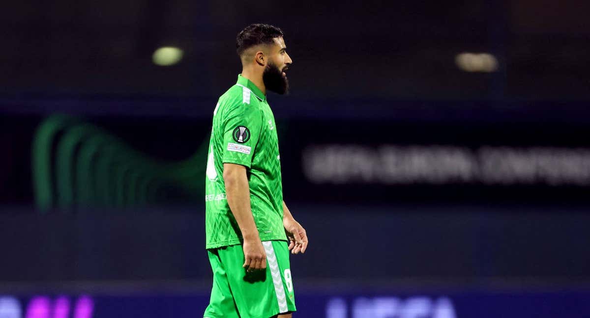 Nabil Fekir, cabizbajo, al final del partido./Reuters