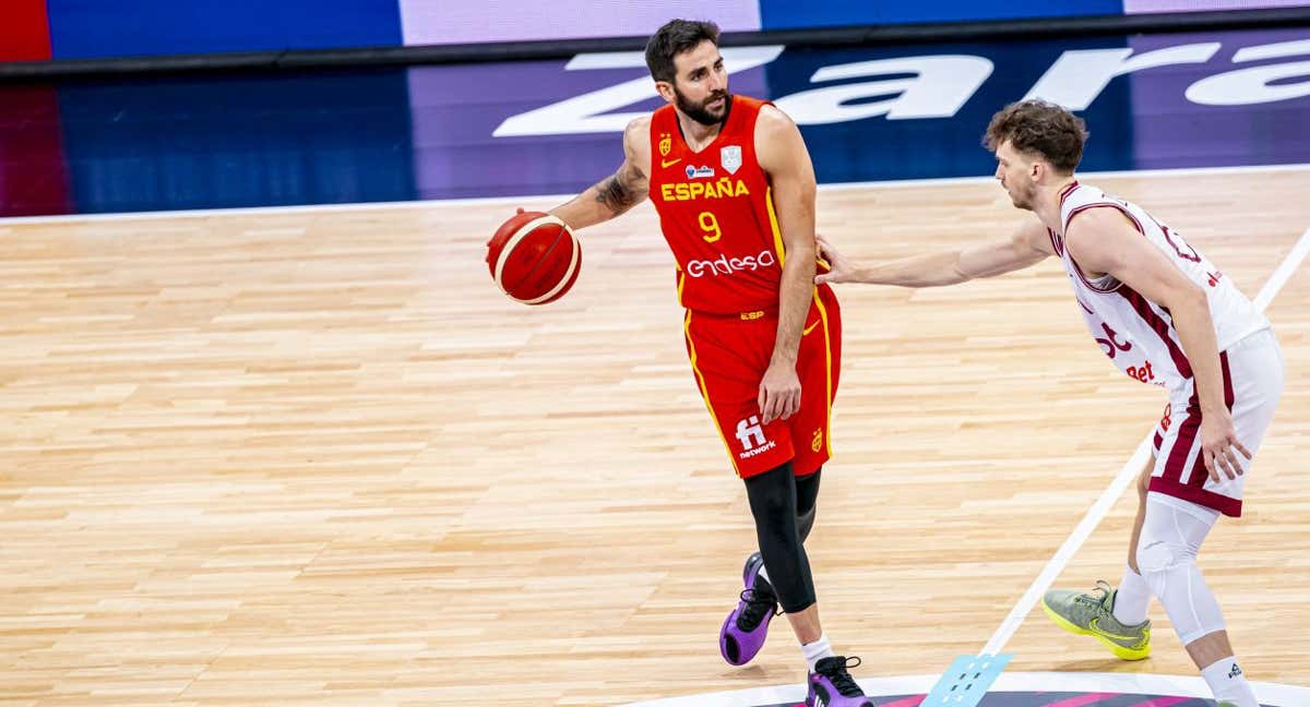 Ricky Rubio en su primera acción ofensiva tras su vuelta a las canchas./FEB | A. Nevado