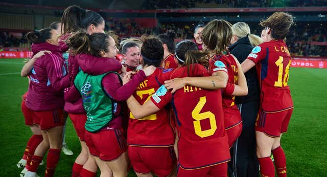 Así celebró España su billete olímpico: reflexiones para el recuerdo, ‘fiesta’ larga,  novatada a Vicky…