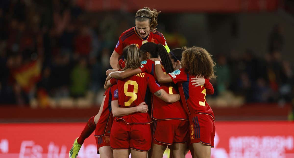 Las jugadoras de España celebrando un gol. /REUTERS