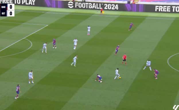 El Getafe supera la presión y Christensen salta para evitar que el rival progrese.  WYSCOUT