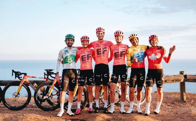 Nueva imagen del equipo EF Education-Easy Post para 2024. EF EDUCATION-EASYPOST