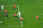 Siempre quedará la duda y el fútbol español no lo merece: ¿entró el balón que saca Samú Costa?