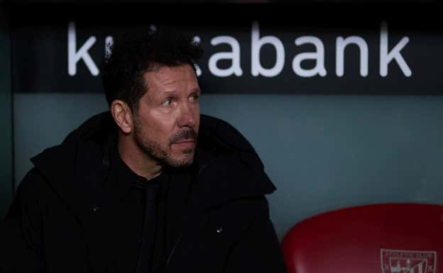 El Cholo durante el partido en San Mamés.  EP