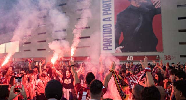 Detienen al miembro del Frente Atlético que insultó y amenazó a una niña por llevar una camiseta de Vinicius