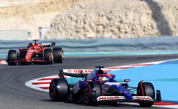 Daniel Ricciardo y Charles Leclerc, en el GP de Baréin 2024.  Reuters