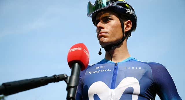 Enric Mas vuelve a ponerse un dorsal cinco meses después: «Queremos que llegue fresco al verano»