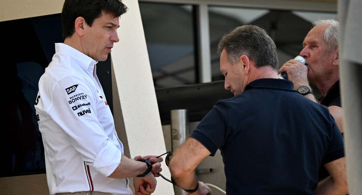 Toto Wolff, jefe de Mercedes-AMG F1, y Christian Horner, jefe de Red Bull Racing, en Baréin.