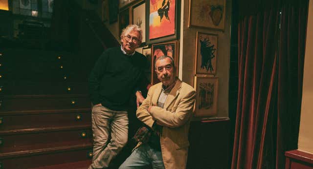 En la barra con José Luis Garci: «Yo proyectaba una película sobre Luis Aragonés antes de que falleciera, lo tenía hablado con él»