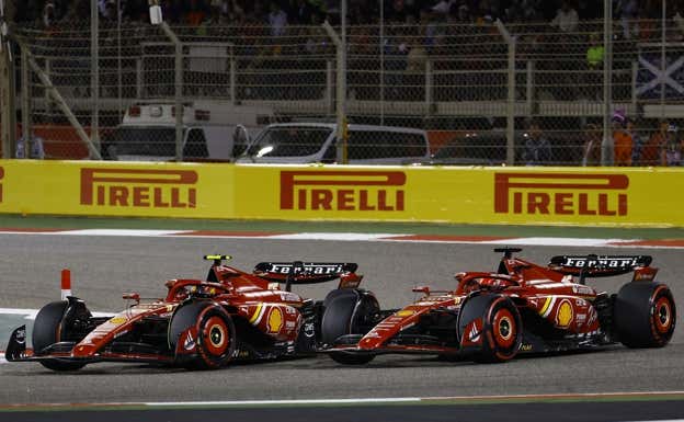 Adelantamiento de Carlos Sainz a Charles Leclerc en Baréin.  Reuters