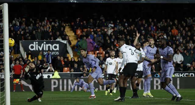 La indignación en Real Madrid TV tras la decisión de Gil Manzano: «La sombra de la sospecha queda totalmente al descubierto»