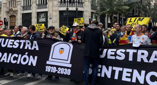 Cerca de 20.000 personas protestan contra Lim: «Queremos que las instituciones cumplan sus promesas»