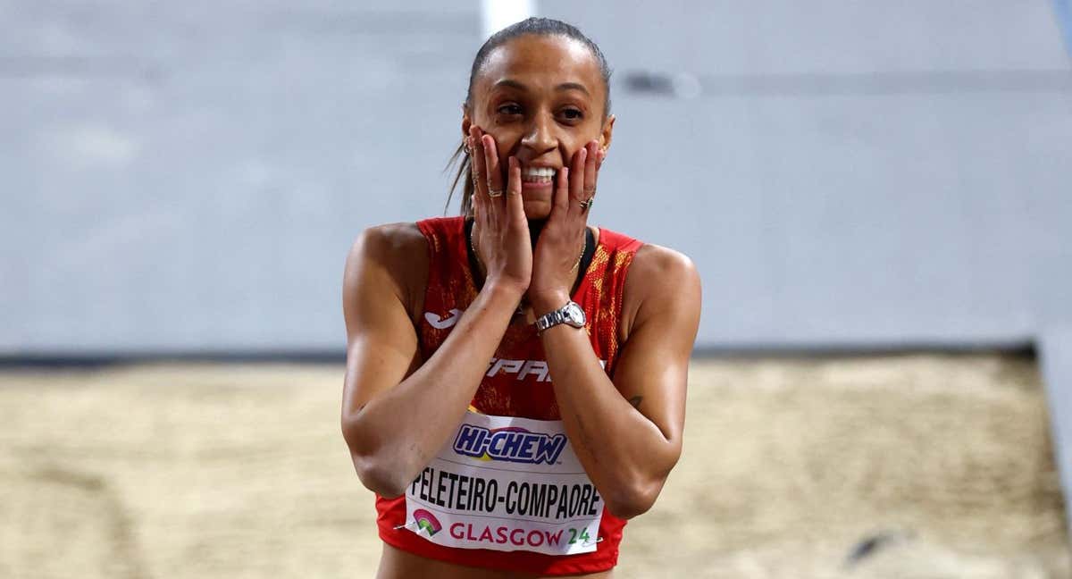 Ana Peleteiro celebra la medalla de bronce conquistada en Glasgow. /Reuters