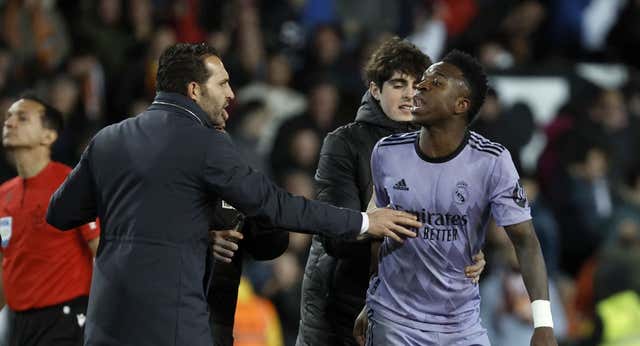 LaLiga investiga el “mono” de un niño a Vinicius en Mestalla