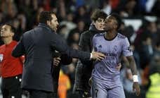 LaLiga investiga el “mono” de un niño a Vinicius en Mestalla