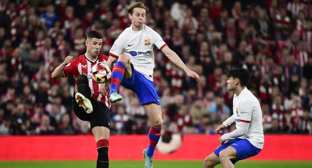 Buscando cómo suplir a De Jong y Pedri: estas son las mejores opciones para Xavi