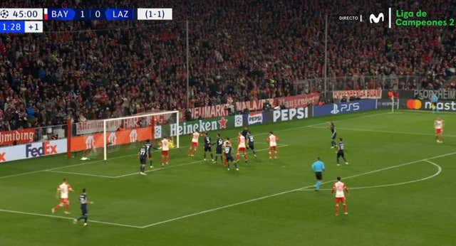 El Bayern puso el 2-0 en una jugada a lo Gil Manzano… resuelta al revés